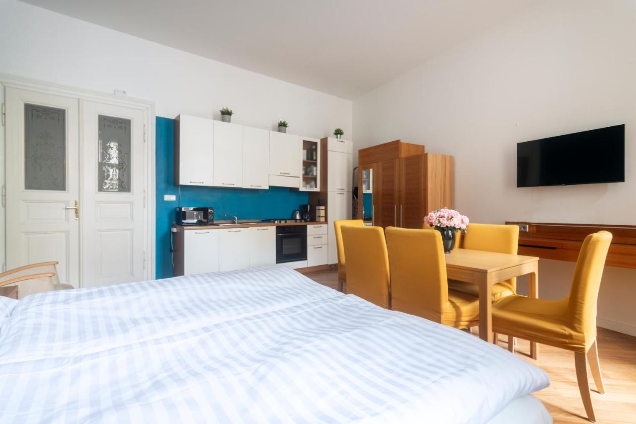 Moonlight Apartments Old Town Прага Экстерьер фото