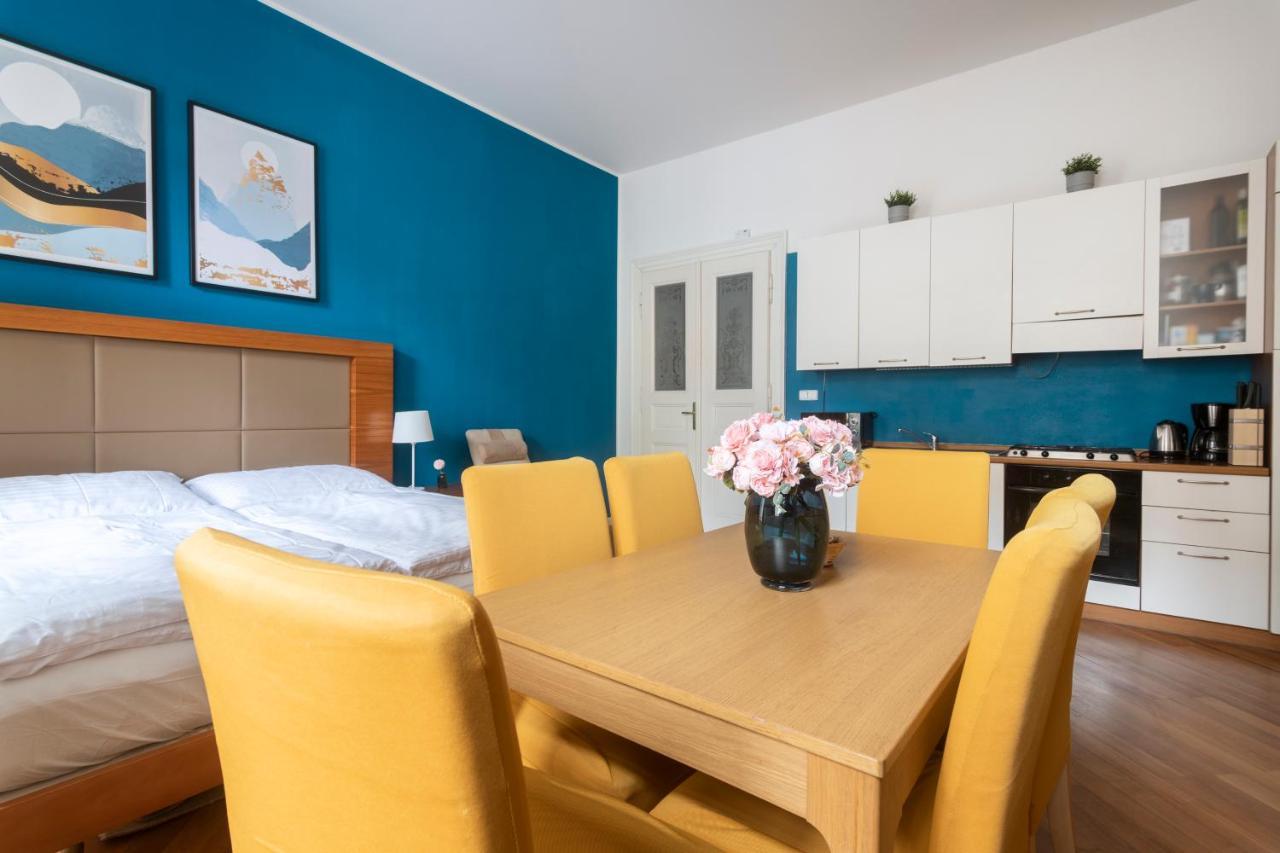 Moonlight Apartments Old Town Прага Экстерьер фото