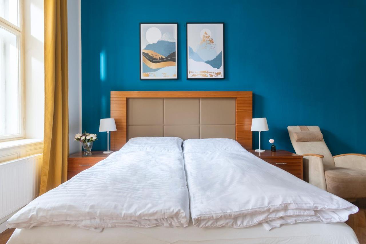 Moonlight Apartments Old Town Прага Экстерьер фото