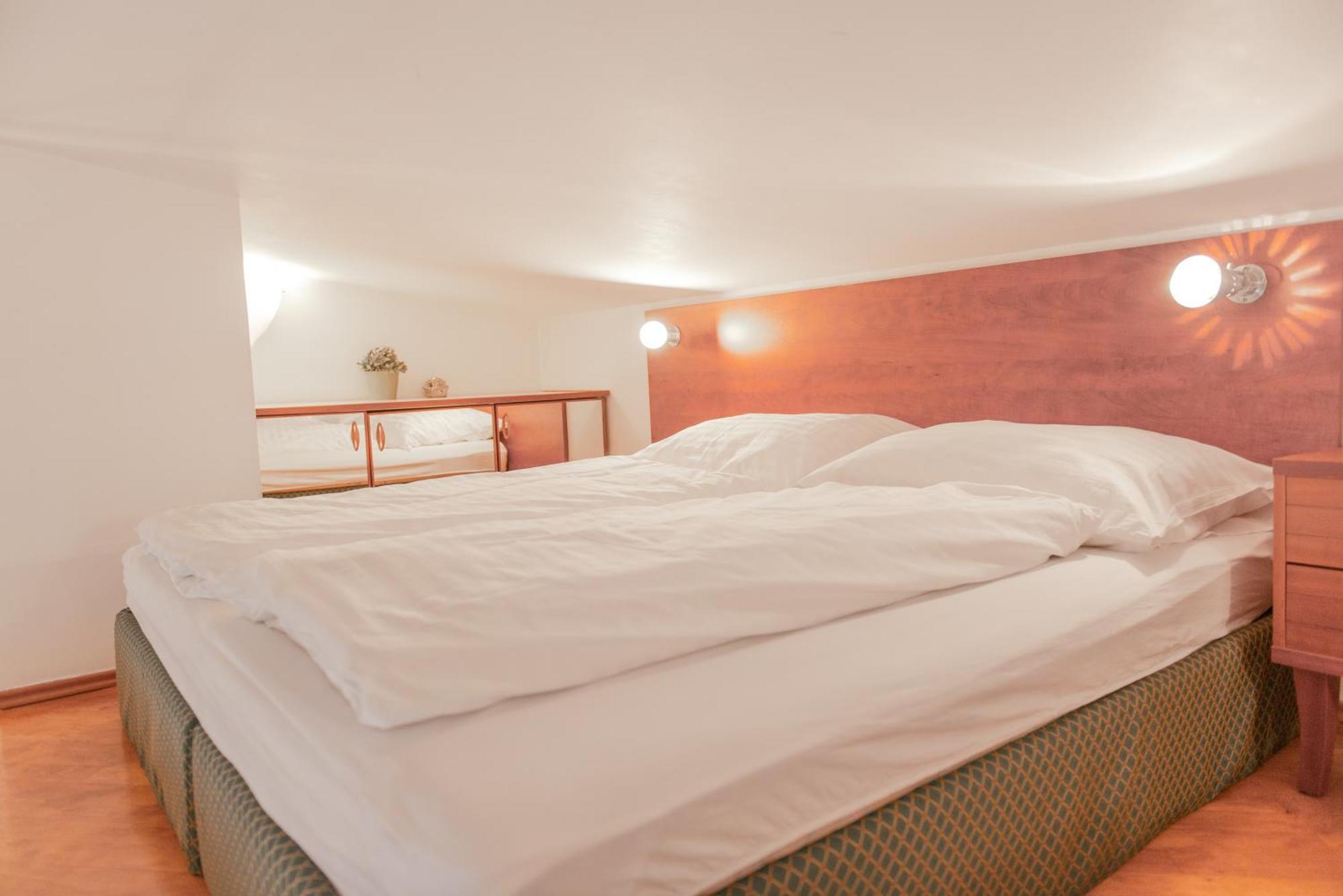 Moonlight Apartments Old Town Прага Экстерьер фото